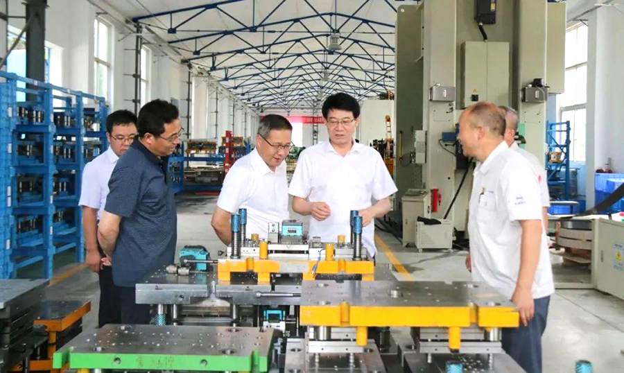 甘肃电气集团党委书记、董事长刘万祥到bevictor伟德所属企业调研